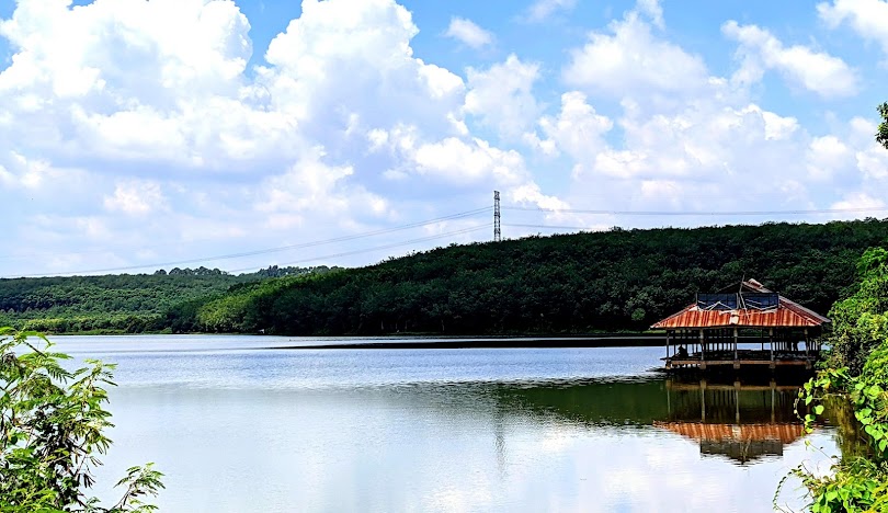 Thuê Xe Bình Phước Đi Sài Gòn Có Tài Xế